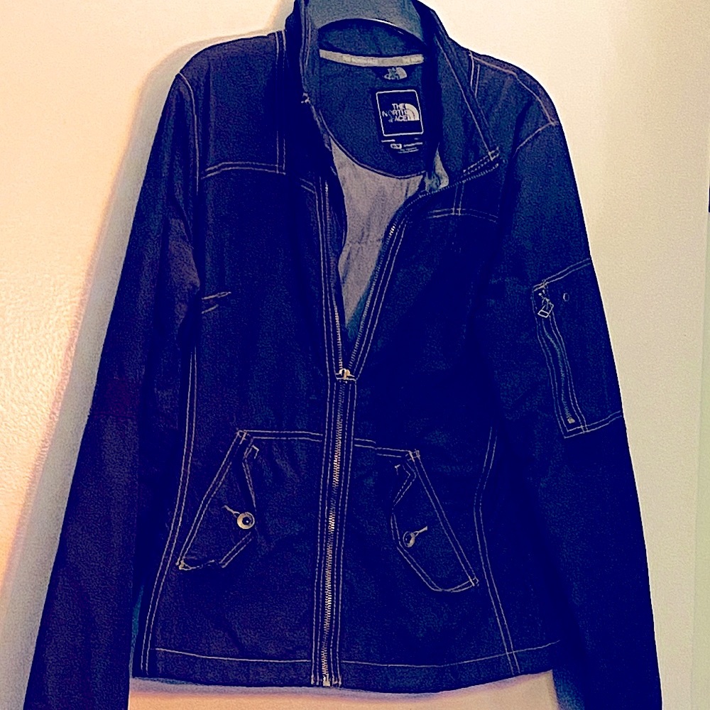 Fall/Winter Stylish Jacket for Women by North Face